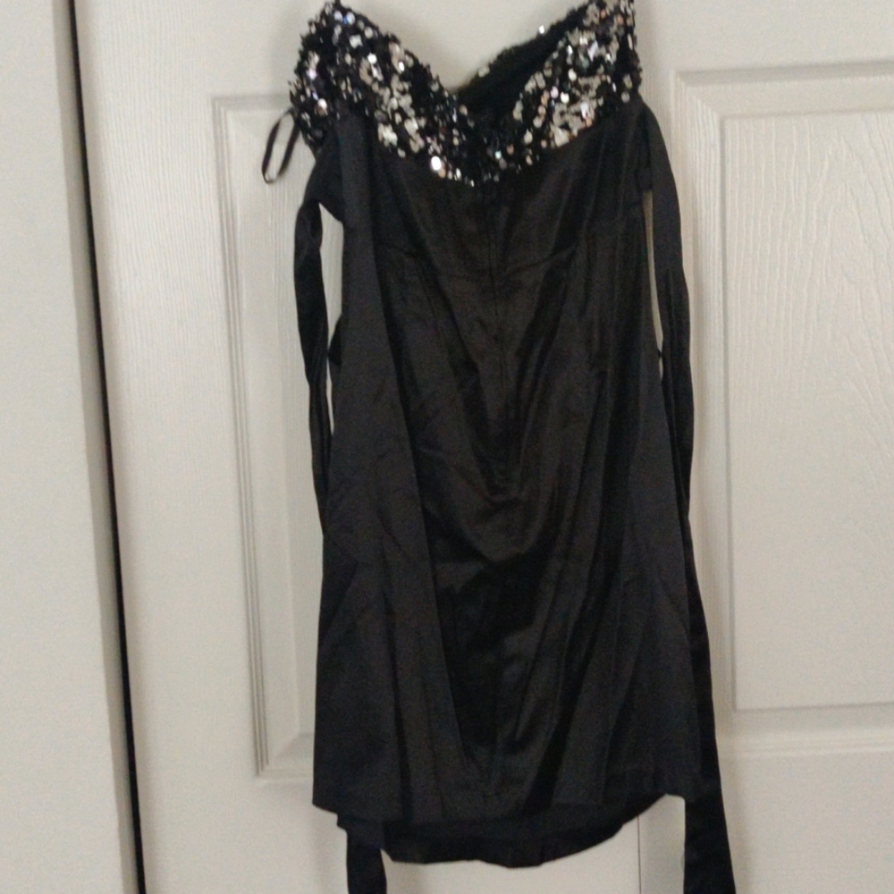 Dress - Picture 2 of 2